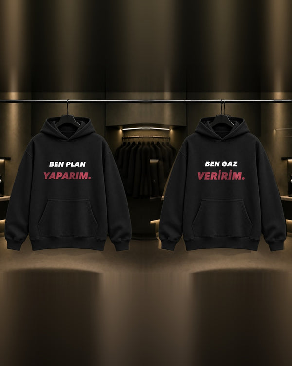 Ben Plan Yaparım & Ben Gaz Veririm — BFF İkili Baskılı Unisex %100 Pamuk Kapüşonlu Sweatshirt — İkili, Siyah