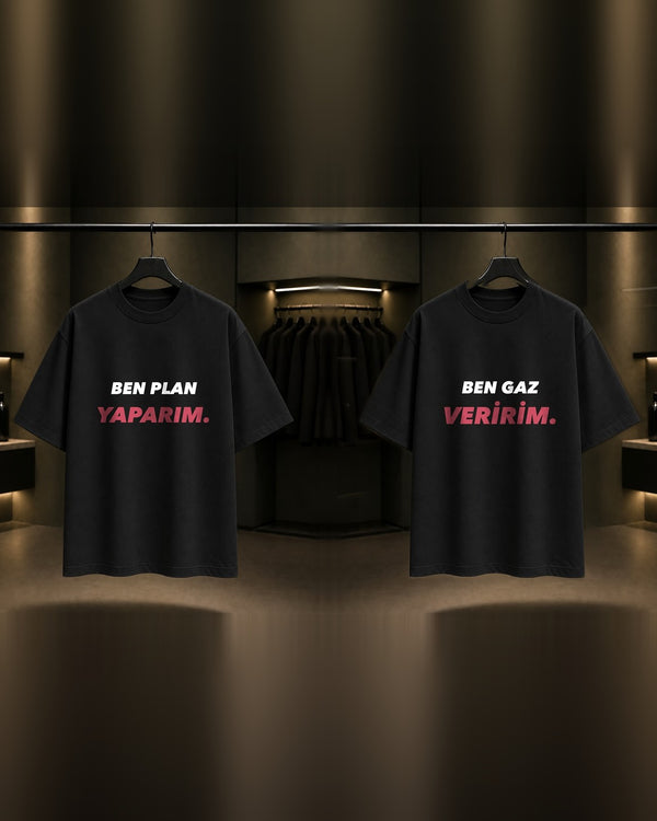 Ben Plan Yaparım & Ben Gaz Veririm — BFF İkili Baskılı Unisex %100 Pamuk T-shirt — İkili, Siyah