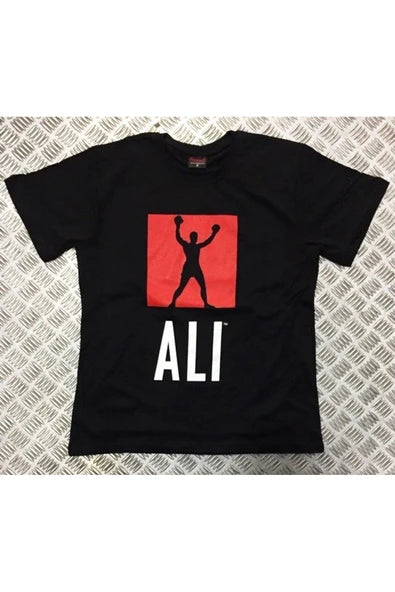 Muhammed Ali Kırmızı kare içinde zafer baskılı siyah tişört