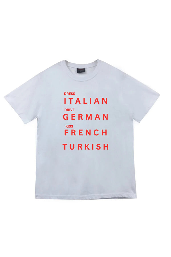 Dress Italian Drive German Kiss French Turkish Yazılı baskılı beyaz tişört