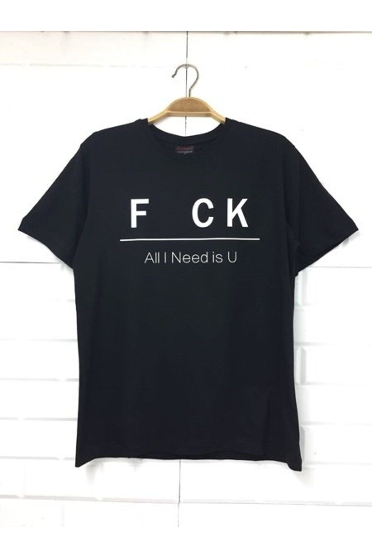 Fuck All I Need Is U Baskılı Unisex %100 Pamuk Siyah T-shirt