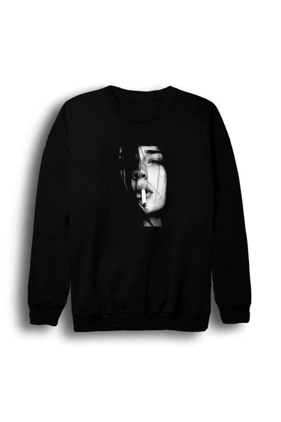 Kadın Siyah-beyaz yarım gölgeli baskılı siyah sweatshirt