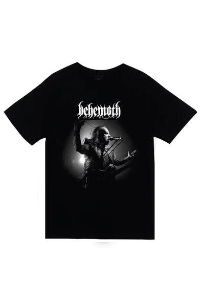 Behemoth Logosu ve sahnede gitarist baskılı siyah tişört