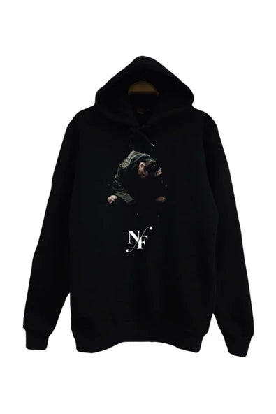 Nf Rapci portresi ve baskılı siyah kapüşonlu sweatshirt
