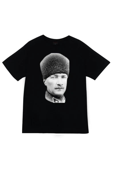 Gazi Mustafa Kemal Atatürk Kalpaklı baskılı siyah tişört