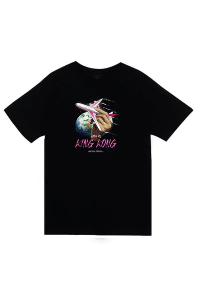 Nicki Minaj, King Kong Pembe yazısı baskılı siyah tişört