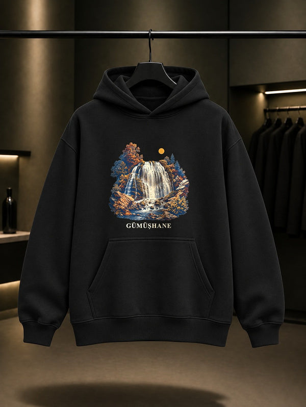 Gümüşhane Tomara Şelalesi baskılı siyah kapüşonlu sweatshirt