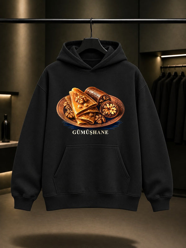 Gümüşhane Pestil Kome baskılı siyah kapüşonlu sweatshirt