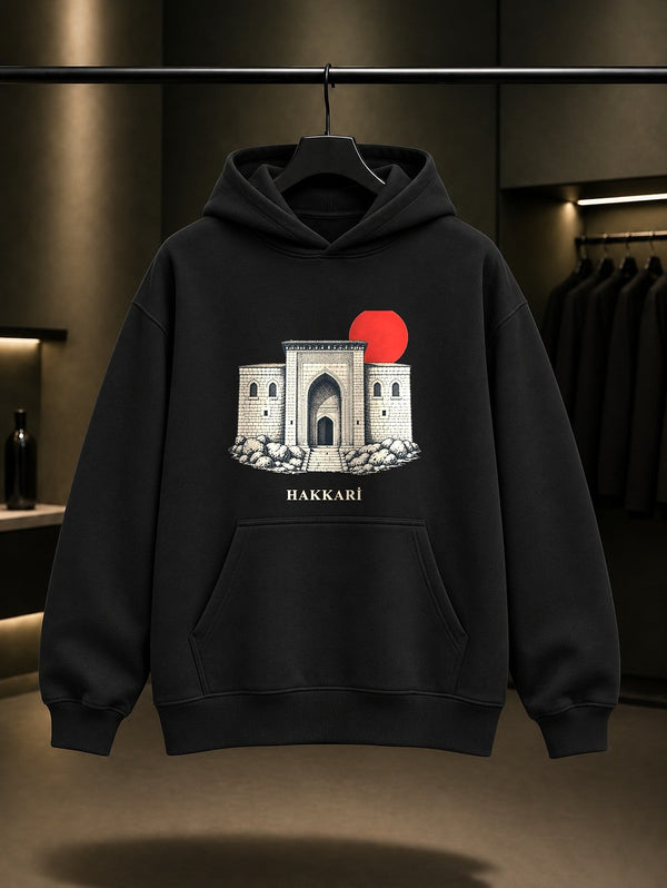 Hakkari Meydan Medresesi baskılı siyah kapüşonlu sweatshirt