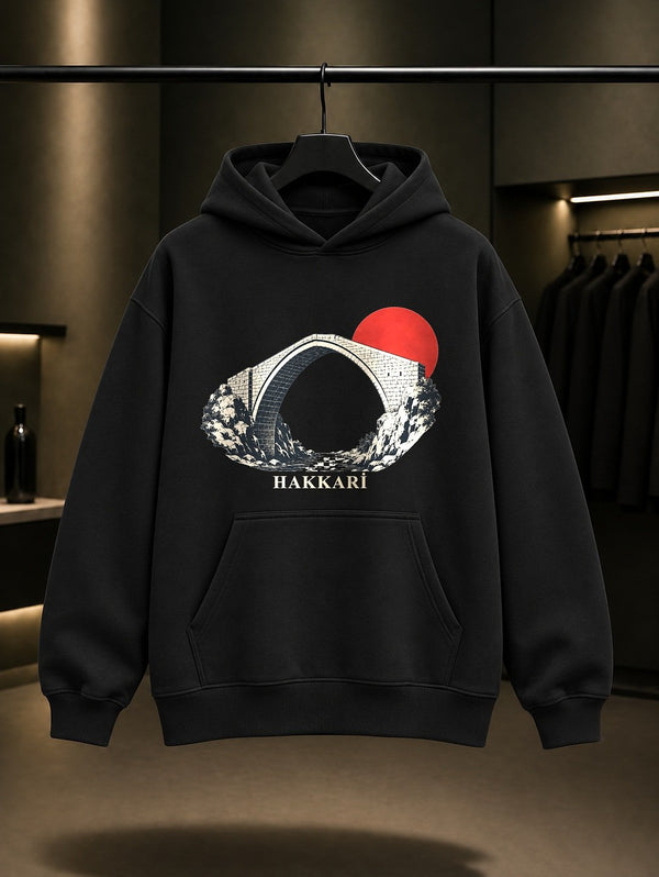 Hakkari Şemdinli Taş Köprü baskılı siyah kapüşonlu sweatshirt