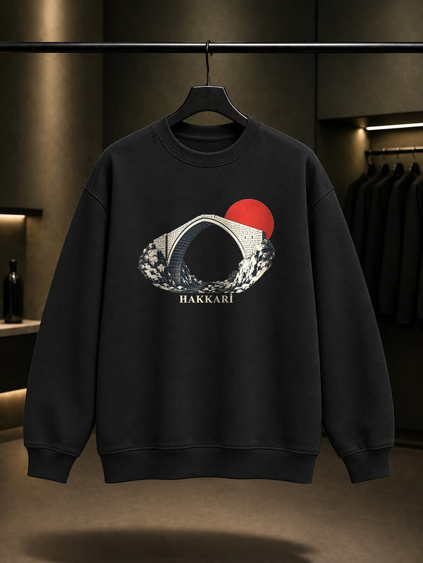 Hakkari Şemdinli Taş Köprü baskılı siyah sweatshirt