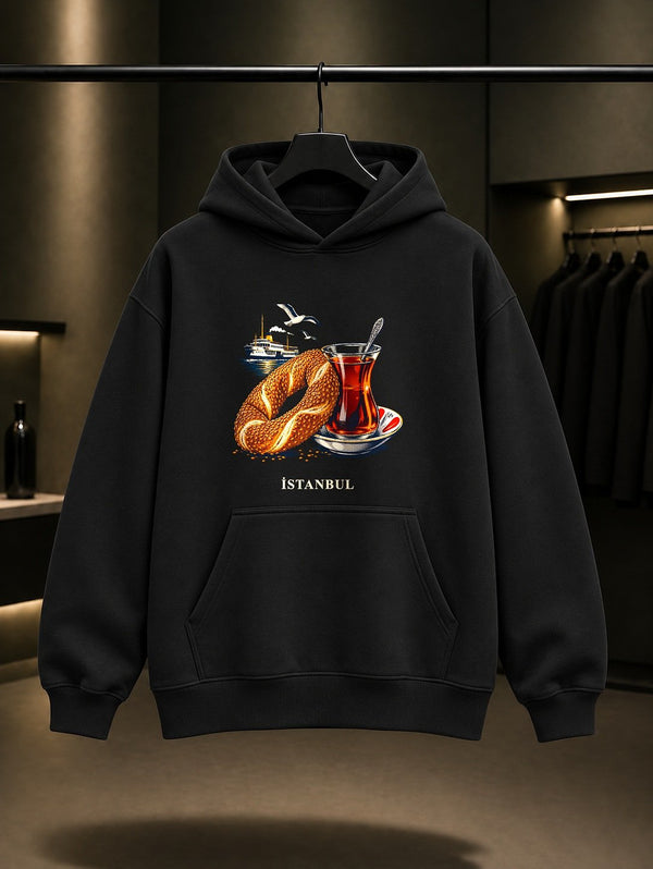 İstanbul Simit Çay baskılı siyah kapüşonlu sweatshirt
