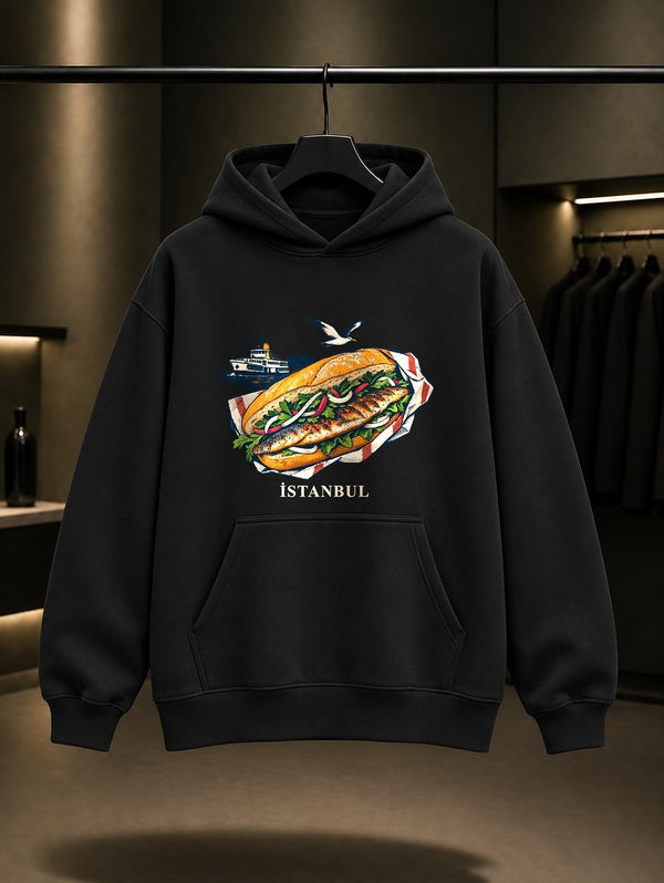 İstanbul Balık Ekmek baskılı siyah kapüşonlu sweatshirt