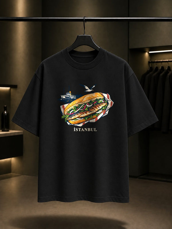 İstanbul Balık Ekmek baskılı siyah t-shirt