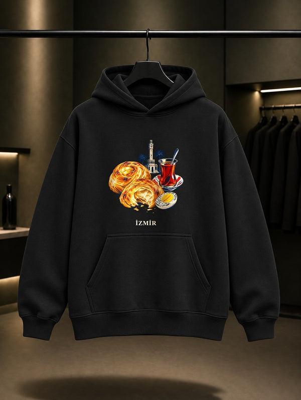 İzmir Boyoz Çay baskılı siyah kapüşonlu sweatshirt