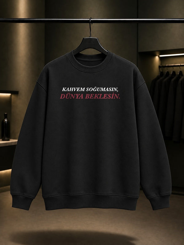 Kahvem Soğumasın, Dünya Beklesin Yazılı Baskılı Unisex %100 Pamuk Sweatshirt — Siyah