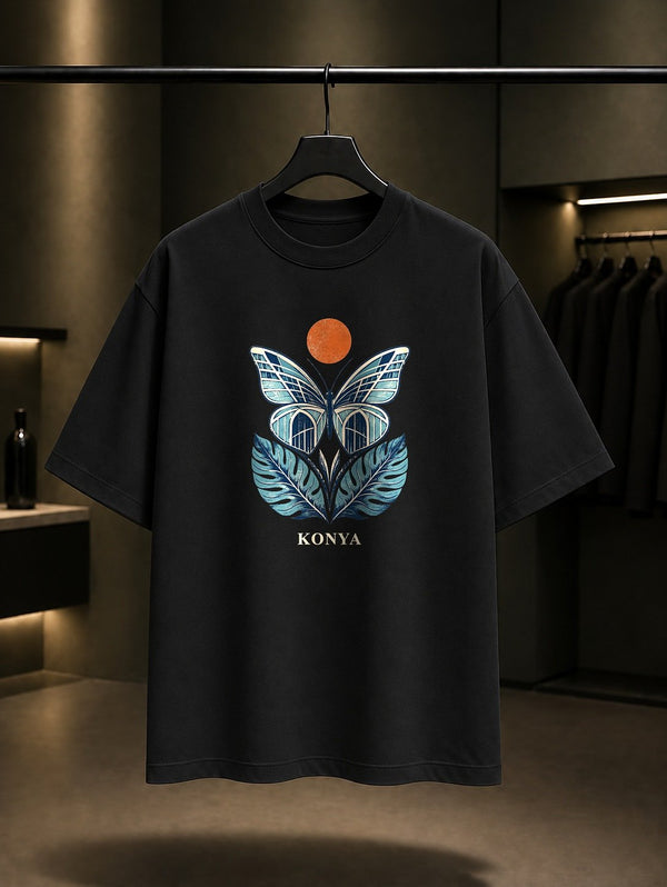 Konya Tropikal Kelebek Bahcesi baskılı siyah t-shirt