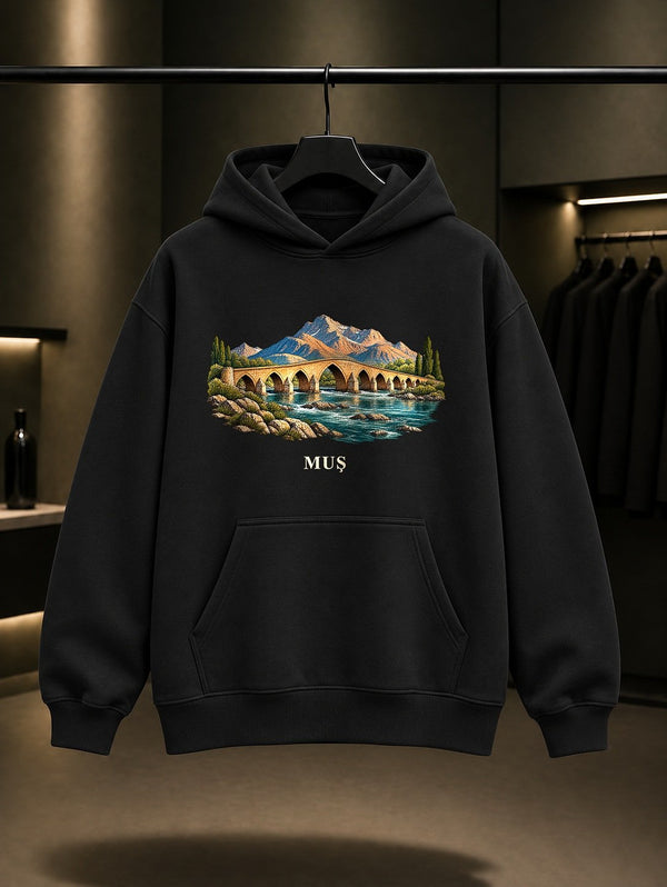 Muş Murat Köprüsü baskılı siyah kapüşonlu sweatshirt