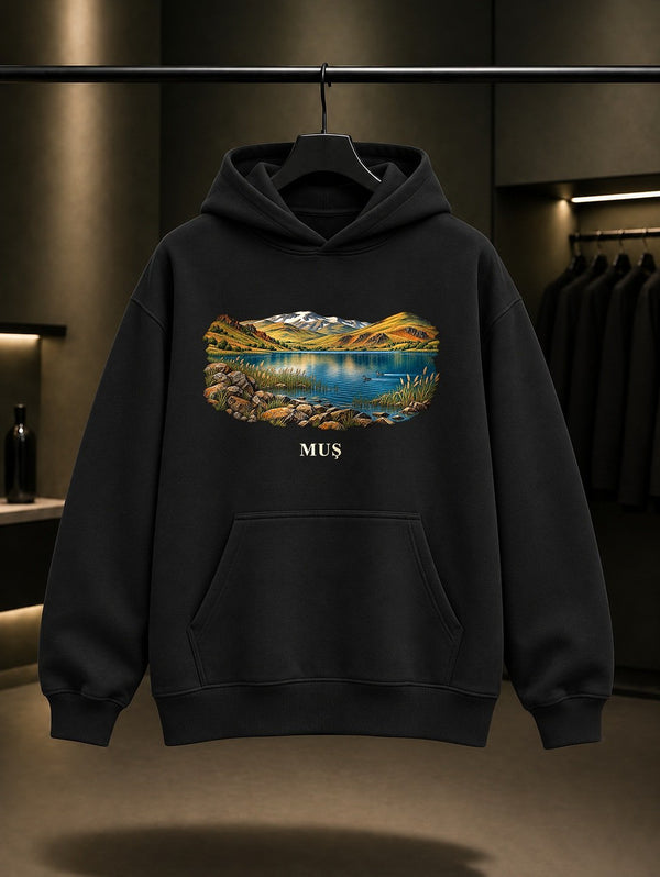Muş Hamurpet Gölü baskılı siyah kapüşonlu sweatshirt