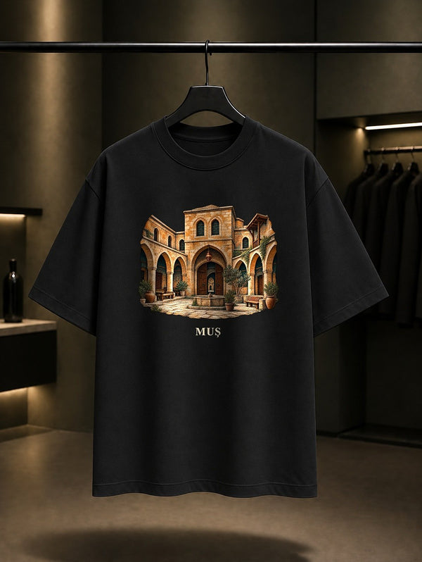 Muş Yildizli Han baskılı siyah t-shirt