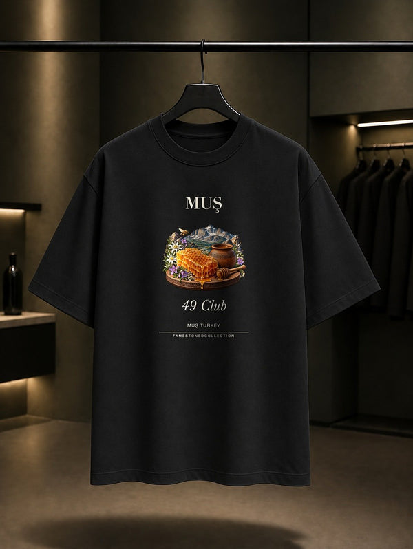 Muş Balı 49 Club baskılı siyah t-shirt