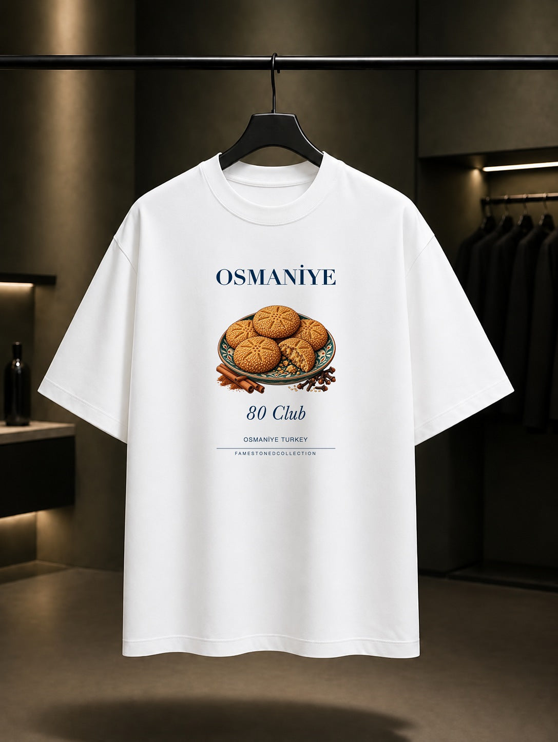 Osmaniye Bayram Kömbesi 80 Club baskılı beyaz t-shirt