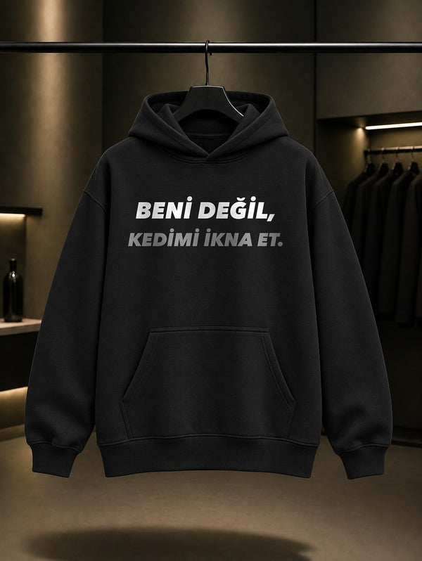 Beni Değil, Kedimi İkna Et Yazılı Baskılı Unisex %100 Pamuk Kapüşonlu Sweatshirt — Siyah