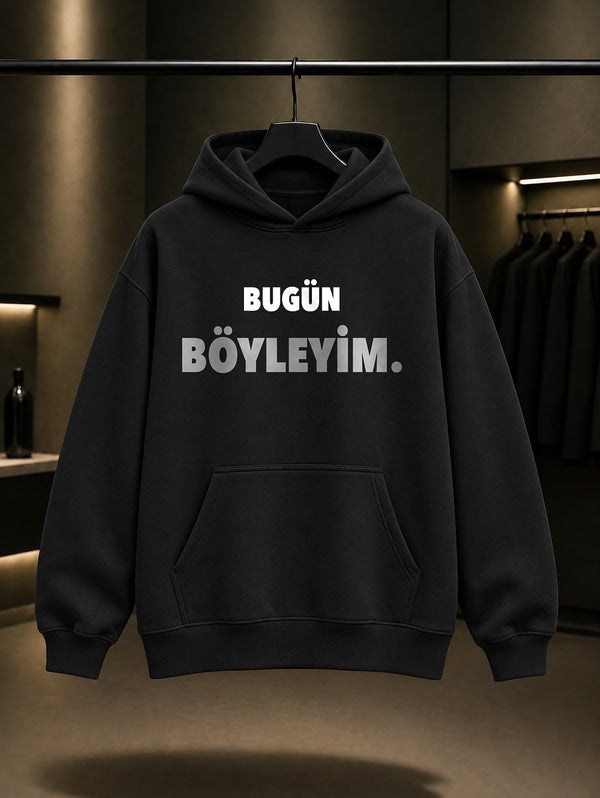 Bugün Böyleyim Yazılı Baskılı Unisex %100 Pamuk Kapüşonlu Sweatshirt — Siyah