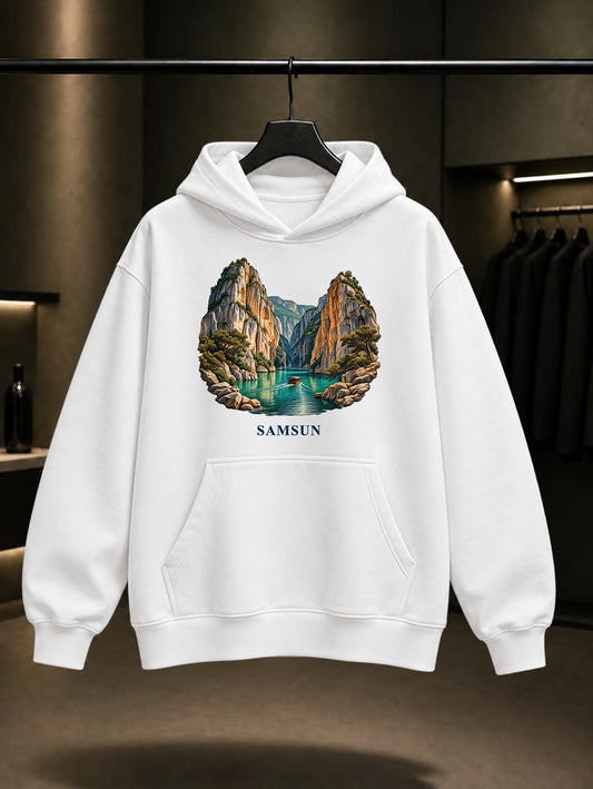 Samsun Şahinkaya Kanyonu baskılı beyaz kapüşonlu sweatshirt