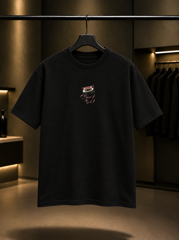 Skins Mini Cassette Tişört — Siyah