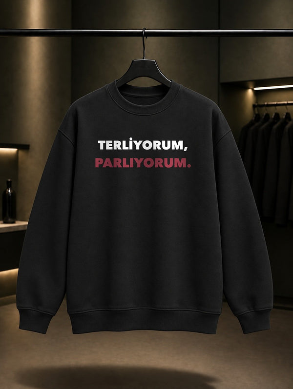 Terliyorum, Parlıyorum Yazılı Baskılı Unisex %100 Pamuk Sweatshirt — Siyah
