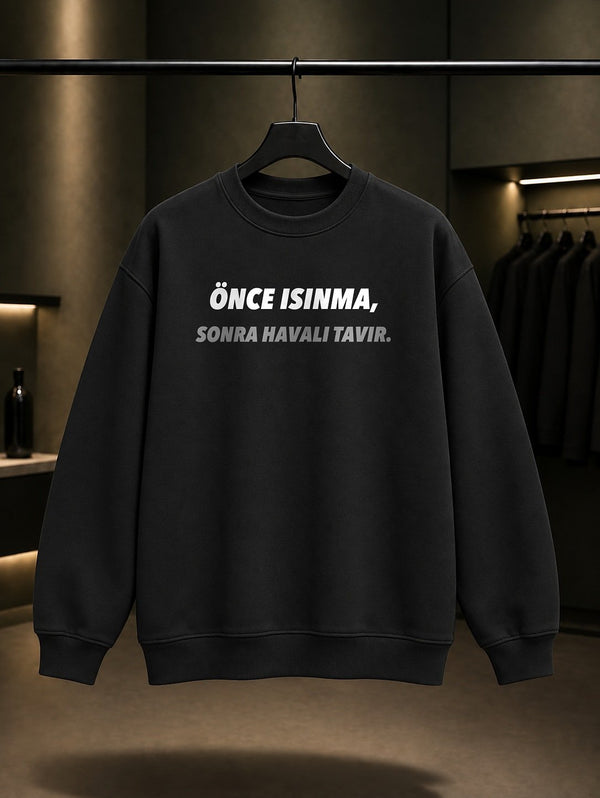 Önce Isınma, Sonra Havalı Tavır Yazılı Baskılı Unisex %100 Pamuk Sweatshirt — Siyah