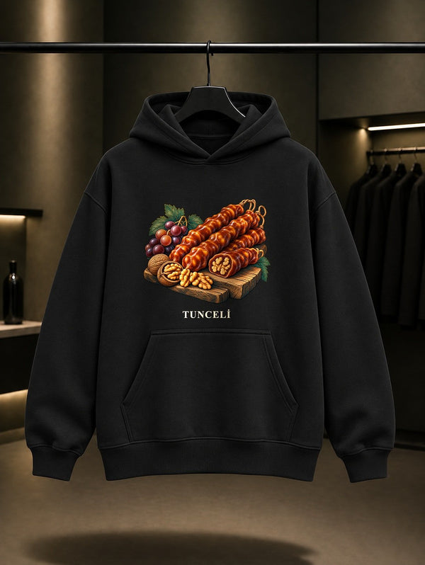 Tunceli Cevizli Orcik baskılı siyah kapüşonlu sweatshirt