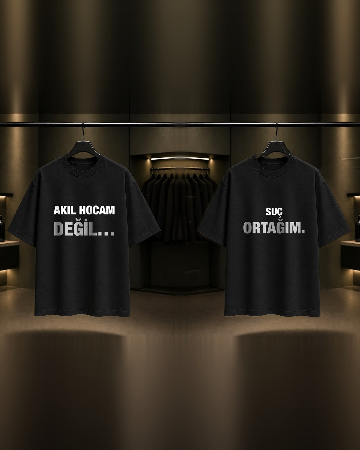 Akıl Hocam Değil & Suç Ortağım — BFF İkili Baskılı Unisex %100 Pamuk T-shirt — İkili, Siyah