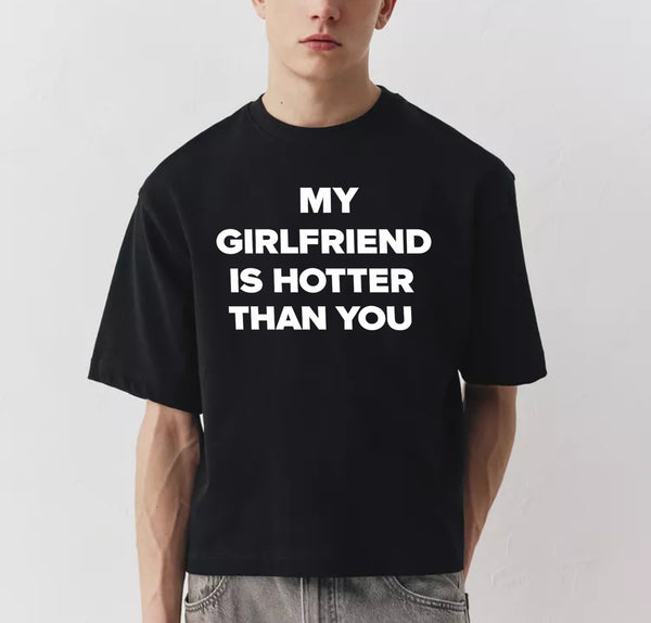 My Girlfriend Is Hotter Than You baskılı siyah tişört