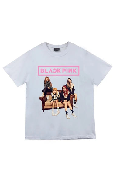 Blackpink Fotoğrafı ve pembe çerçeveli baskılı beyaz tişört