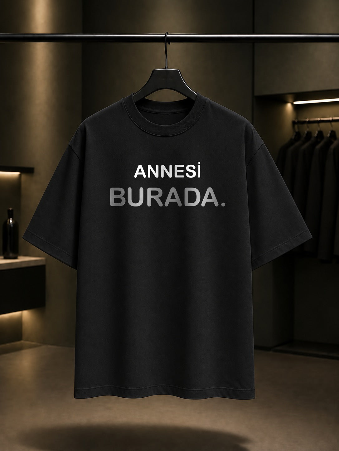 Annesi Burada Yazılı Baskılı Unisex %100 Pamuk T-shirt — Siyah