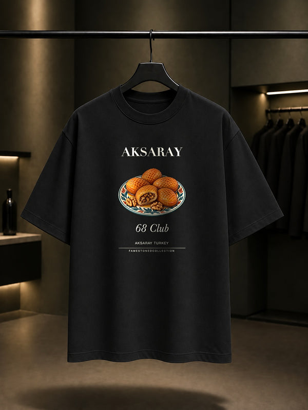 Aksaray Şeker Böreği 68 Club baskılı siyah t-shirt