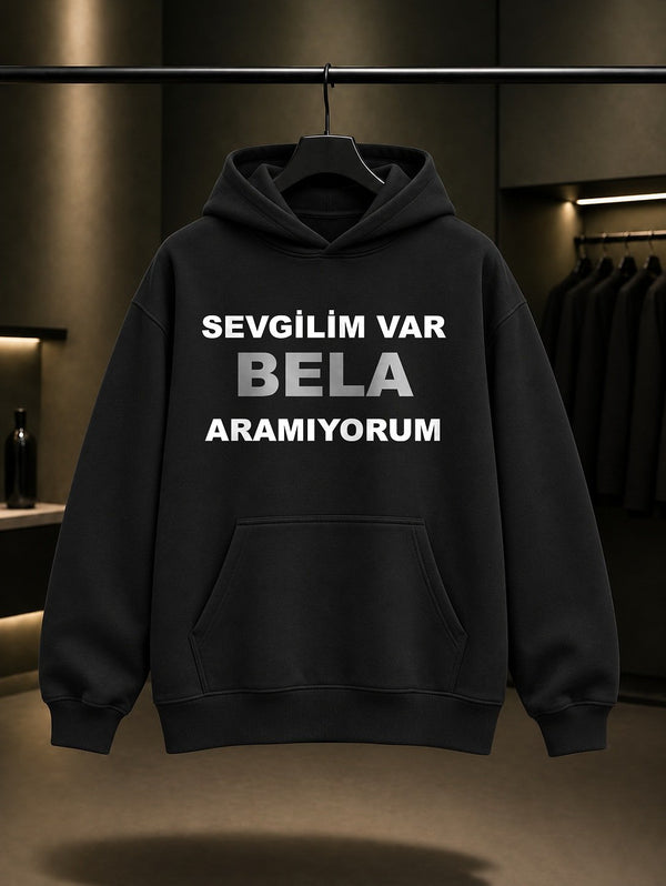 Sevgilim Var Bela Aramıyorum Baskılı Unisex %100 Pamuk Kapüşonlu Sweatshirt — Siyah