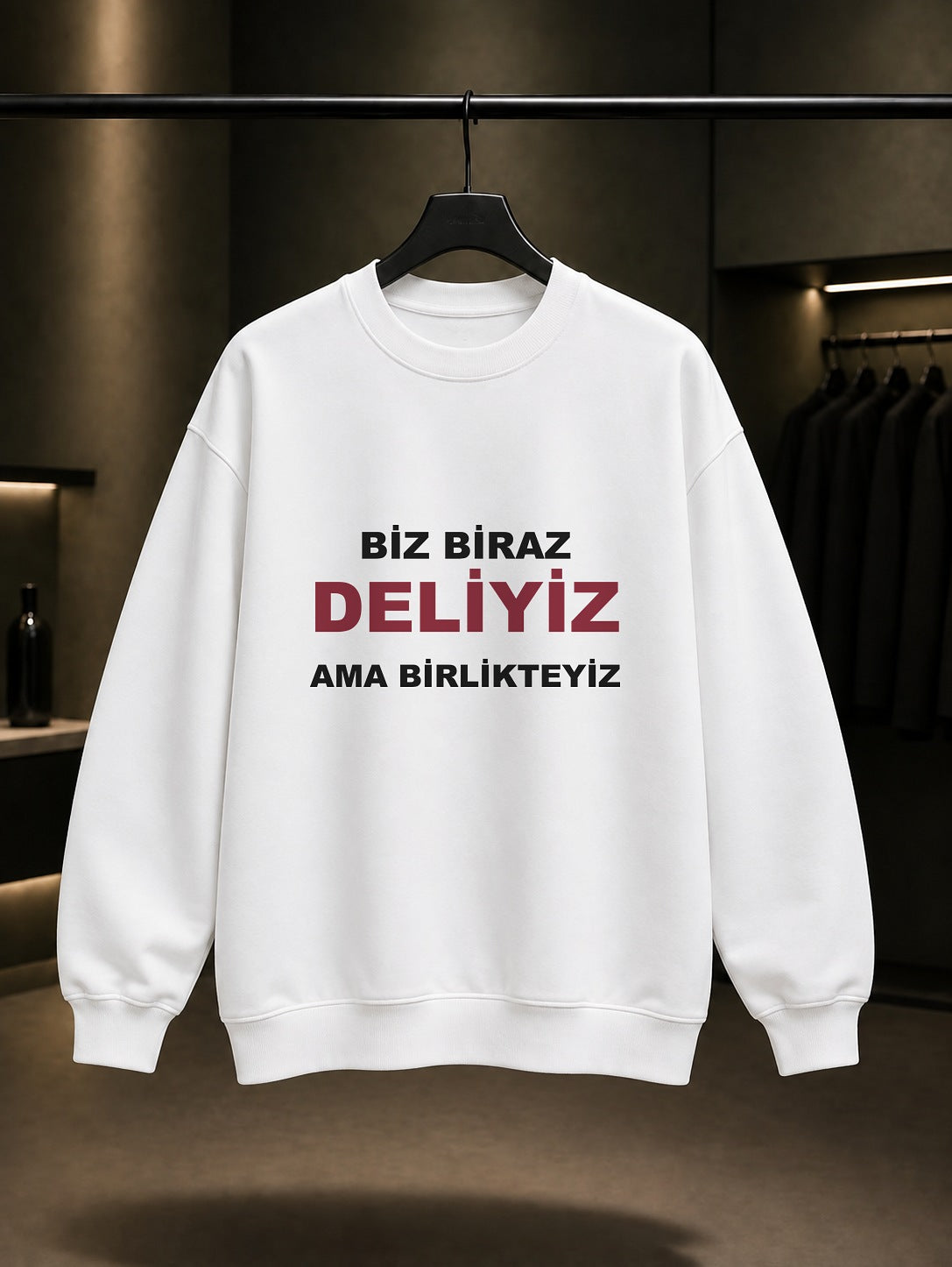 Biz Biraz Deliyiz Ama Birlikteyiz Baskılı Unisex %100 Pamuk Sweatshirt — Beyaz