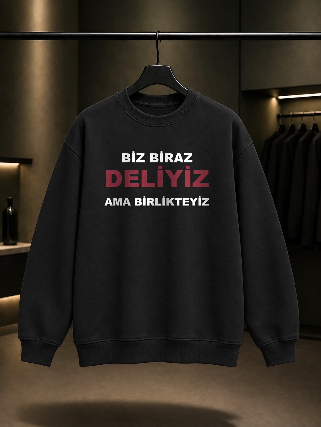Biz Biraz Deliyiz Ama Birlikteyiz Baskılı Unisex %100 Pamuk Sweatshirt — Siyah