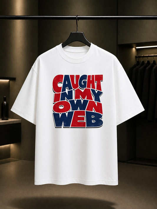 Caught In My Own Web Yazılı baskılı beyaz t-shirt