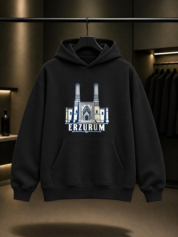 Erzurum Çifte Minareli Medrese baskılı siyah kapüşonlu sweatshirt