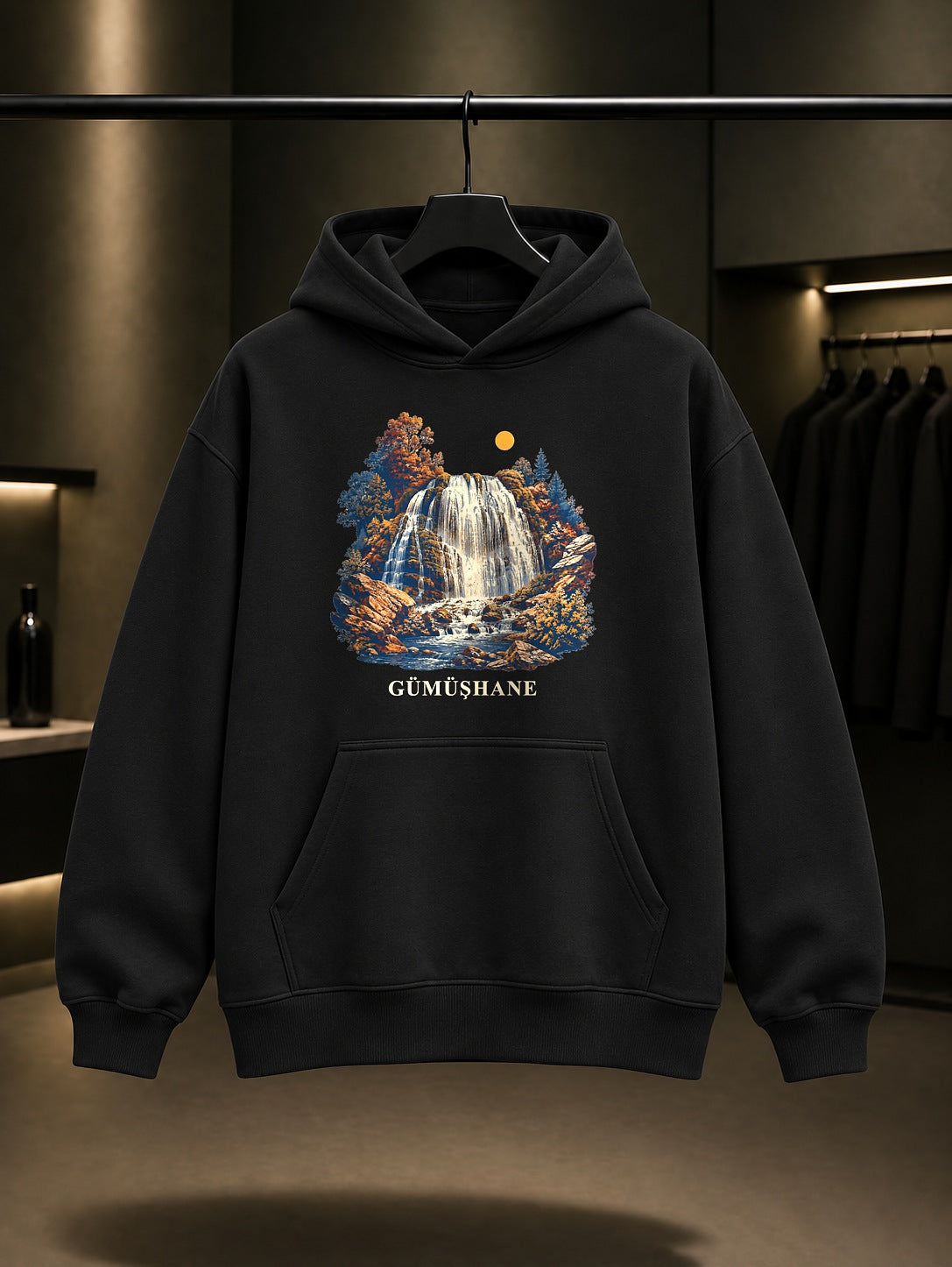 Gümüşhane Tomara Şelalesi baskılı siyah kapüşonlu sweatshirt