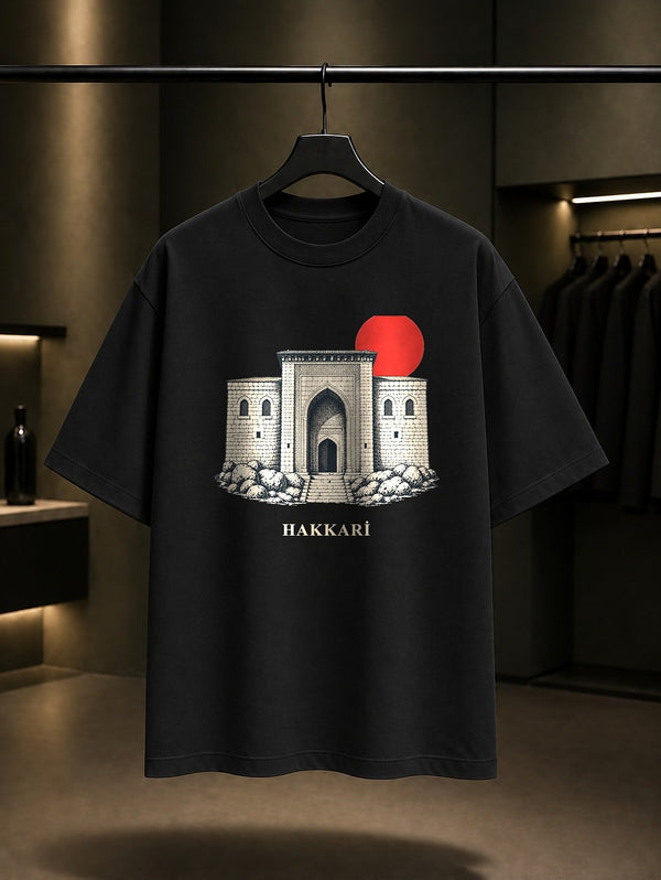 Hakkari Meydan Medresesi baskılı siyah t-shirt