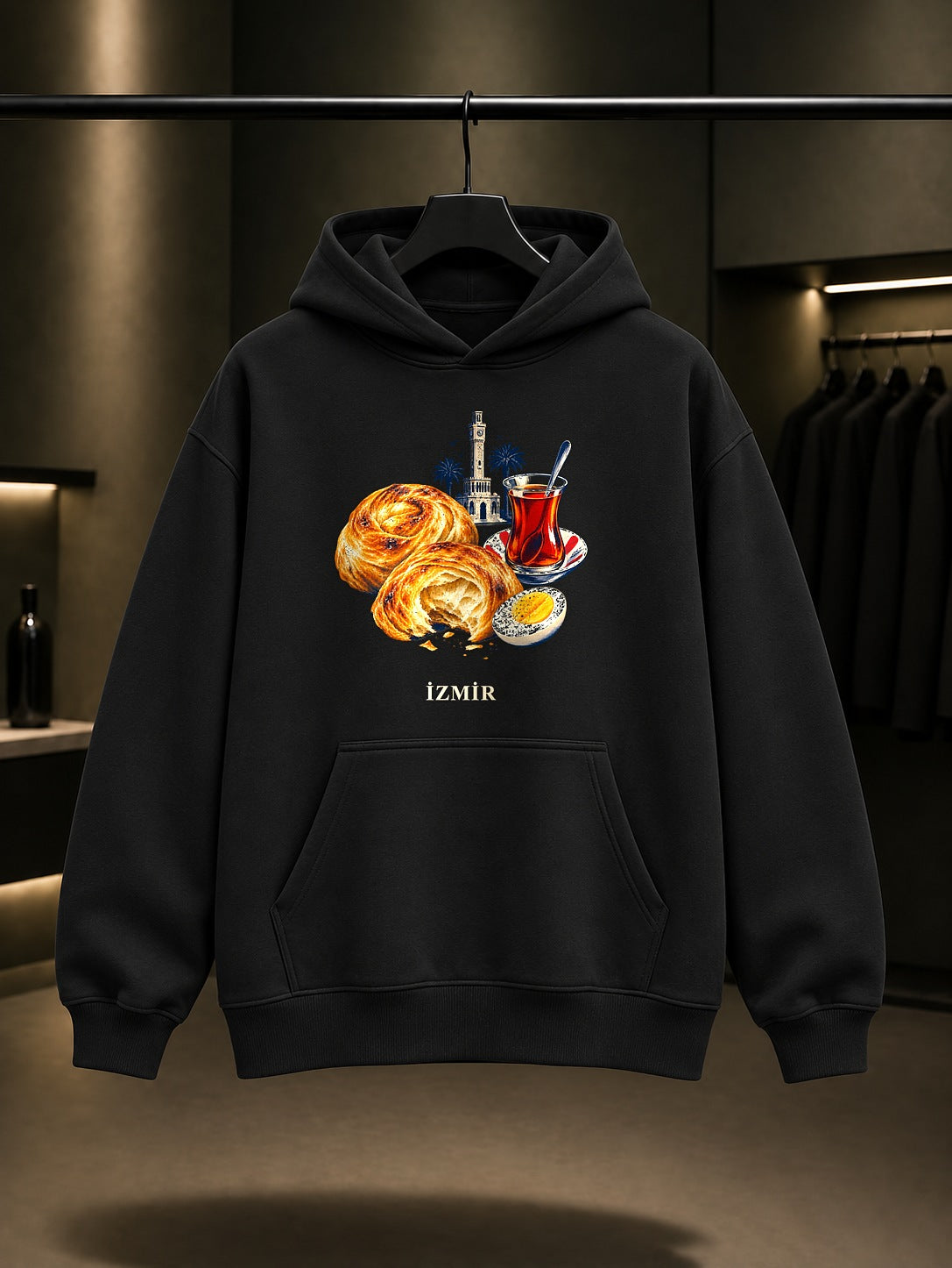 İzmir Boyoz Çay baskılı siyah kapüşonlu sweatshirt