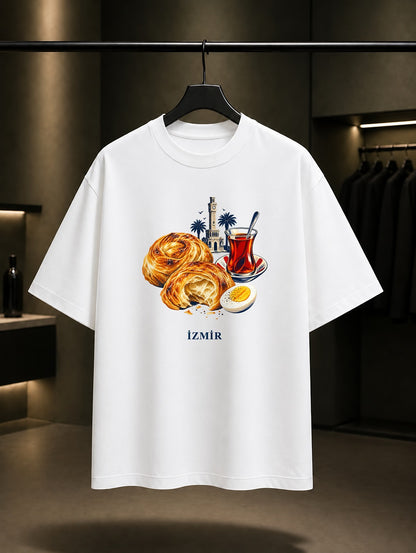 İzmir Boyoz Çay baskılı beyaz t-shirt