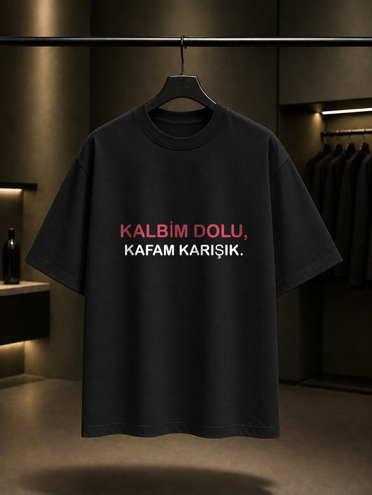 Kalbim Dolu Kafam Karışık Baskılı Unisex %100 Pamuk T-shirt — Siyah