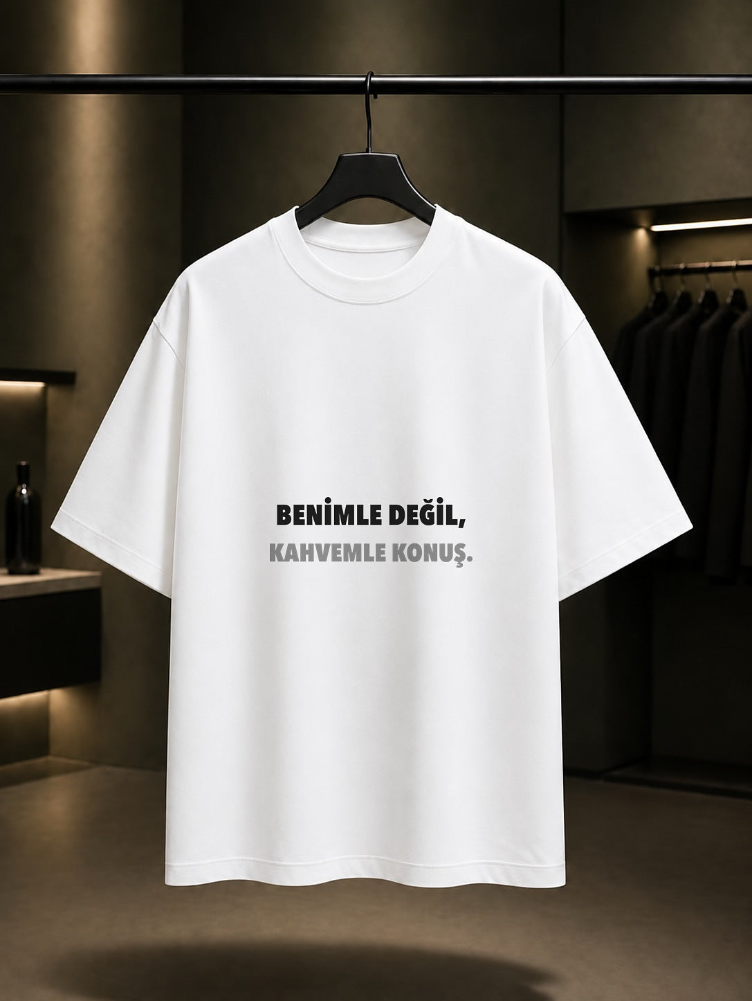 Benimle Değil, Kahvemle Konuş Yazılı Baskılı Unisex %100 Pamuk T-shirt — Beyaz