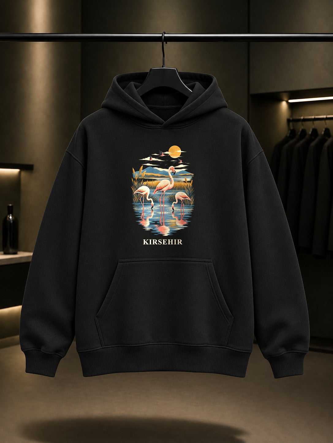 Kırşehir Seyfe Gölü Flamingoları baskılı siyah kapüşonlu sweatshirt
